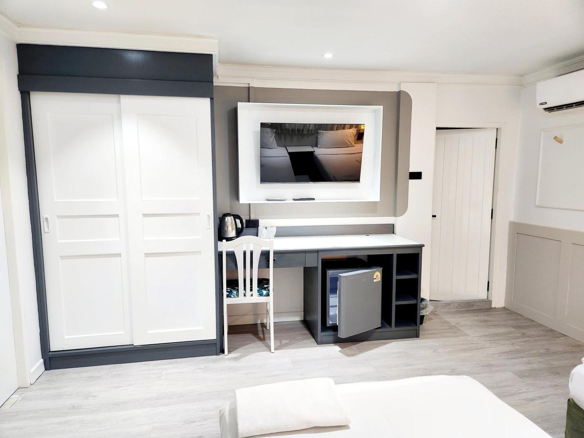 Seatel Phuket, Patong Beach Exterior foto