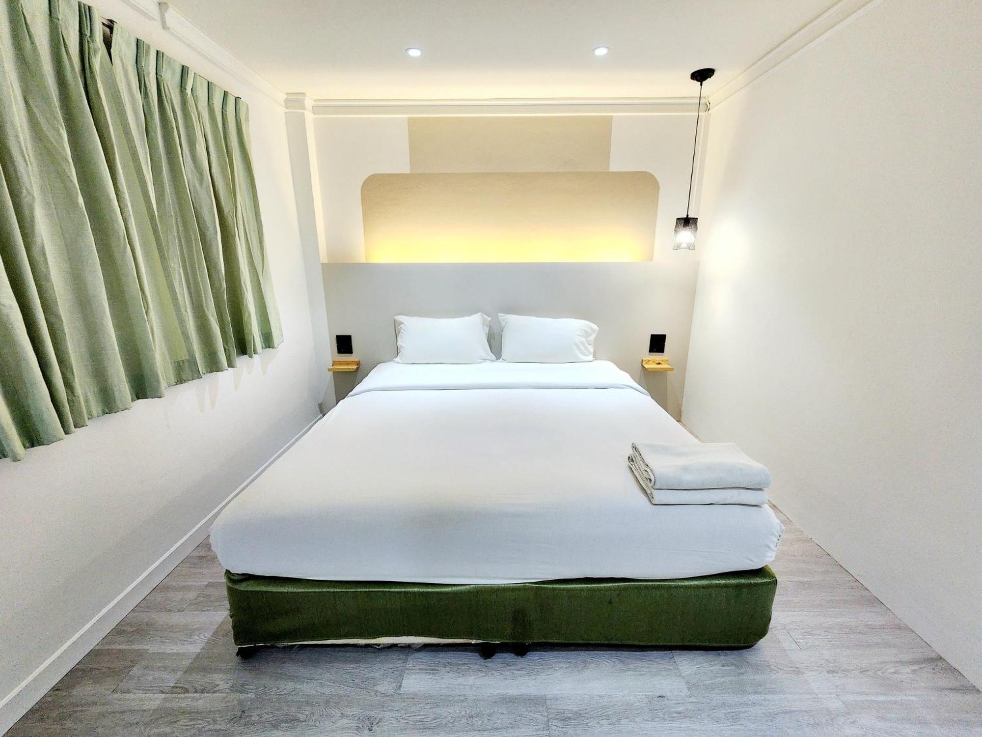 Seatel Phuket, Patong Beach Exterior foto